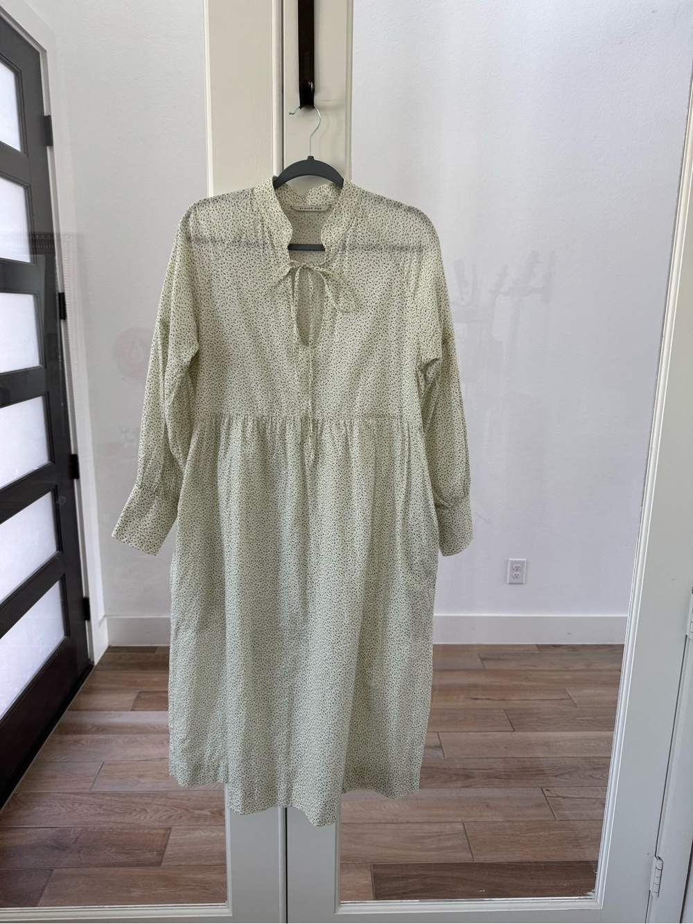 A Bronze Age Floral House Dress - Picture 3 of 7